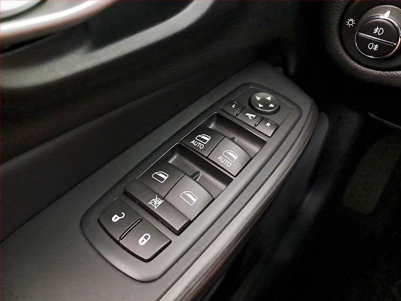 Jeep Cherokee (2016) 2.2 MultiJet, 4X4, Automat - fotka 22 z 24