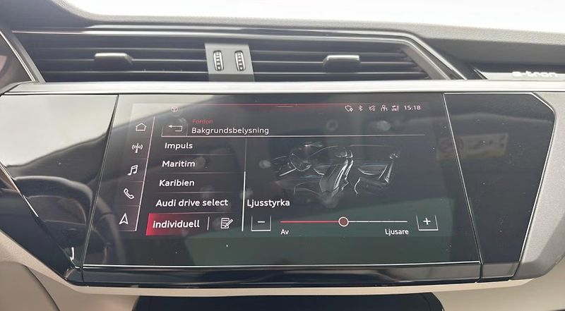 Audi Q8 e-tron SB 55 Q 360k Pano Taž Bílý in. - fotka 22 z 25