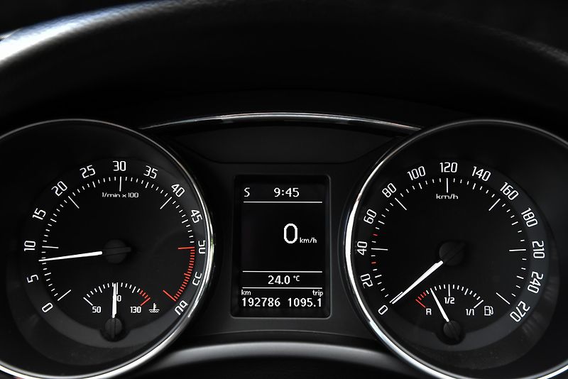 Škoda Superb 1.6 TDi 6st,KLIMA,NAVI,PDC,ALU - fotka 14 z 39