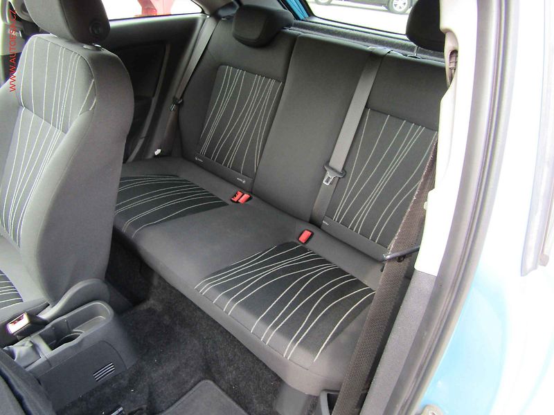 Opel Corsa (2010) 1.2i, AC, temp - fotka 10 z 14