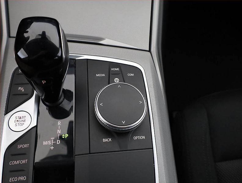 BMW Řada 3 (2021) 320 d xDrive - fotka 17 z 20