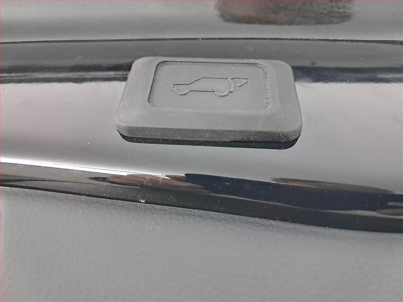 Toyota RAV4 (2024) 2.5 Hybrid - fotka 16 z 21