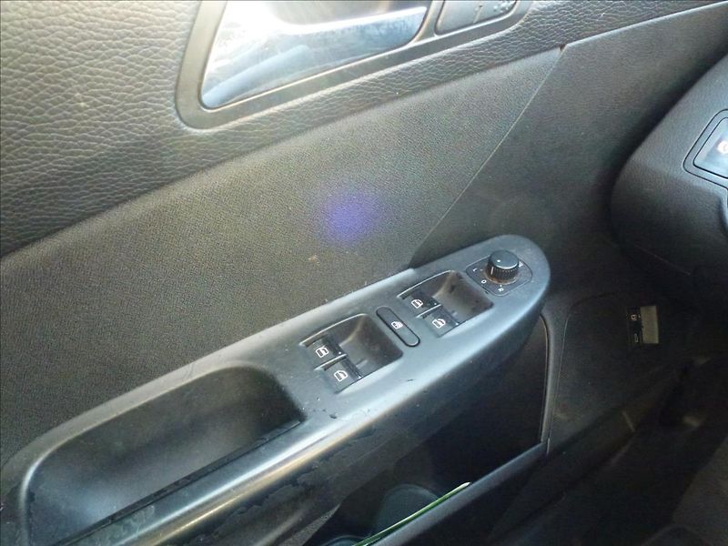 Volkswagen Passat 2,0 TDi  Comfort - fotka 36 z 49