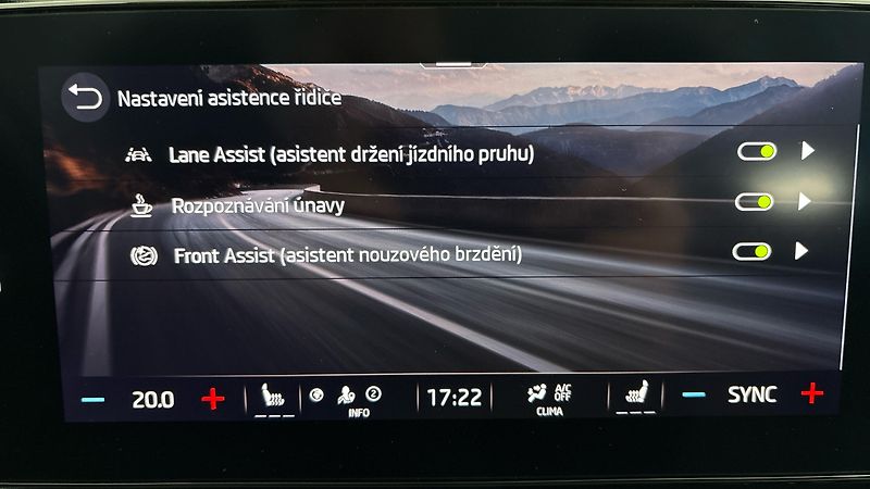 Škoda Octavia 2.0 TDI DSG Style Combi - fotka 21 z 23