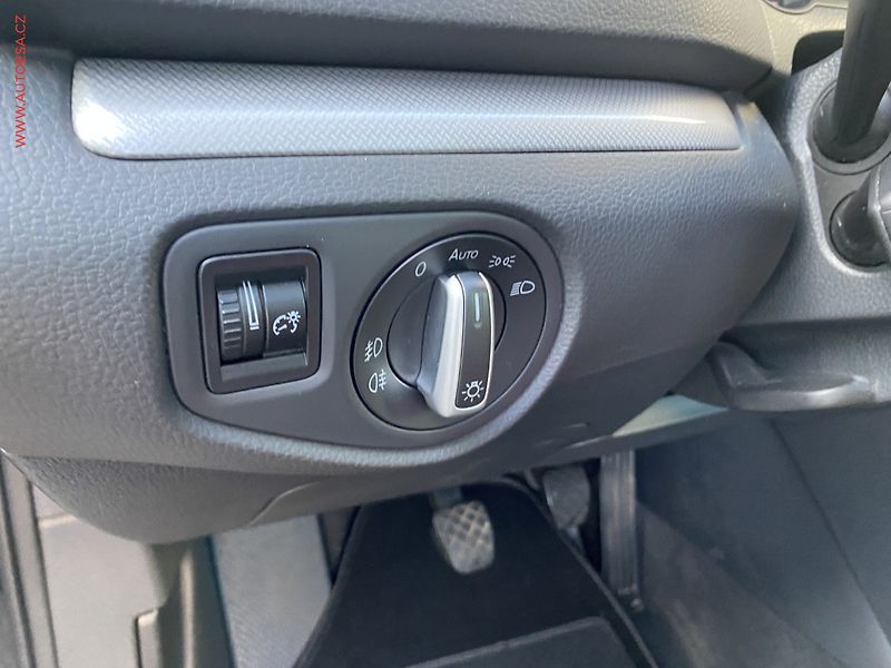 Volkswagen Sharan (2012) 2.0 TDi, Match, bixen, panor - fotka 15 z 18