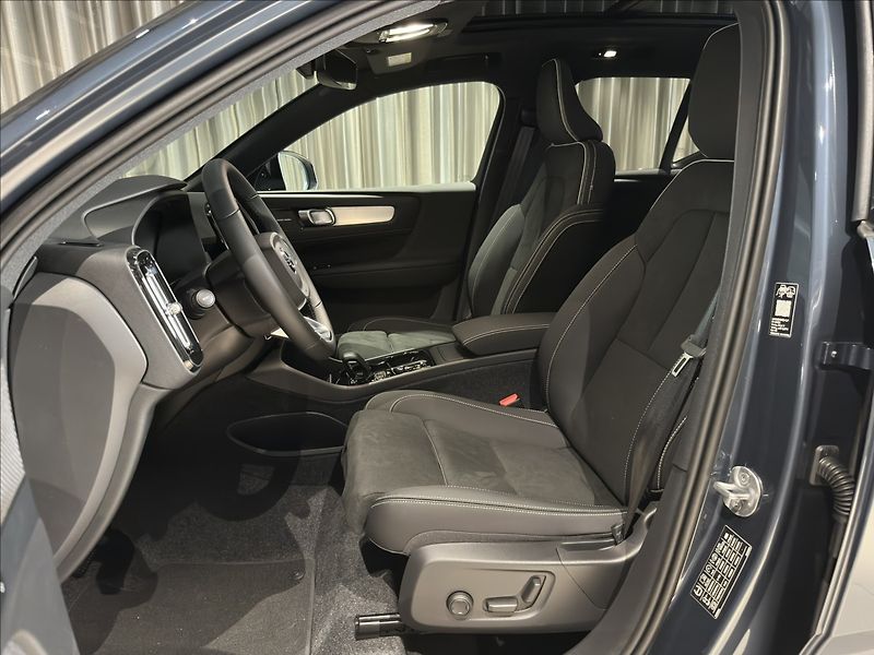 Volvo XC40 (2026) 2,0 B4  Ultra - fotka 12 z 33