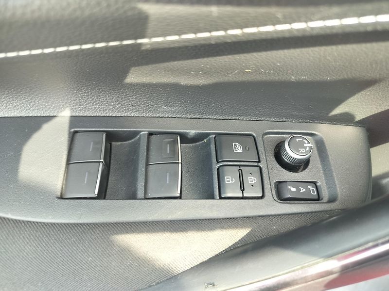 Toyota Corolla 1.8 hybrid business, navigace - fotka 10 z 26