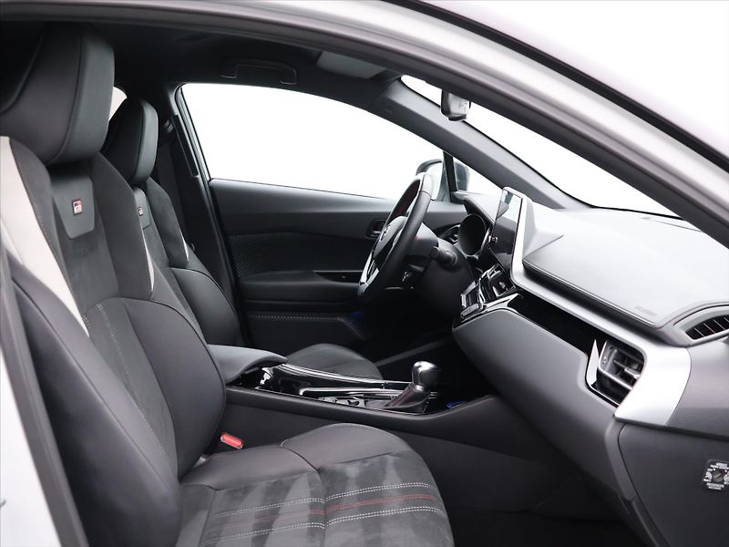Toyota C-HR 2,0 Hybrid 112kW GR Sport CZ - fotka 12 z 28