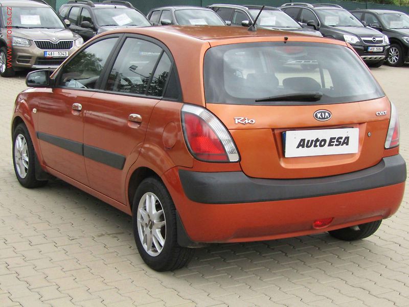 Kia Rio (2007) 1.6i, servis.kniha, AC - fotka 6 z 16
