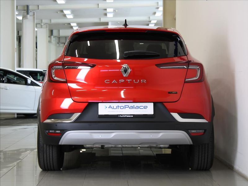 Renault Captur 1,6 E-Tech Hybrid 17 010km! - fotka 4 z 22