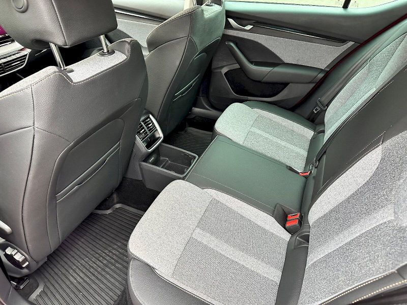 Škoda Octavia (2024) 1.5 TSI 110kW MHEV Top Selecti - fotka 20 z 25