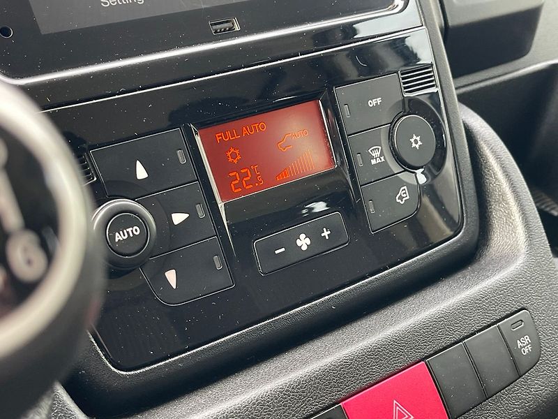 Citroën Jumper 2.2bHDi 103kW*CZ*7.MÍST*CarPla - fotka 30 z 42