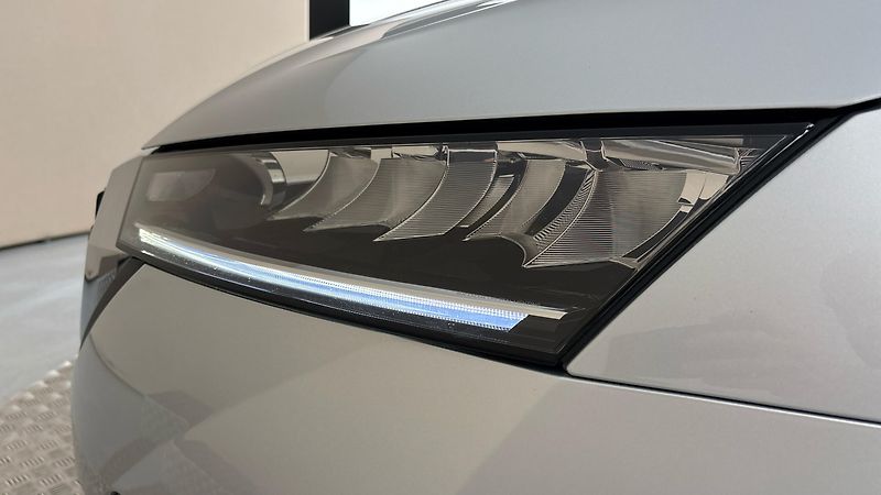 Škoda Octavia 2.0 TDI Ambition Combi - fotka 18 z 25