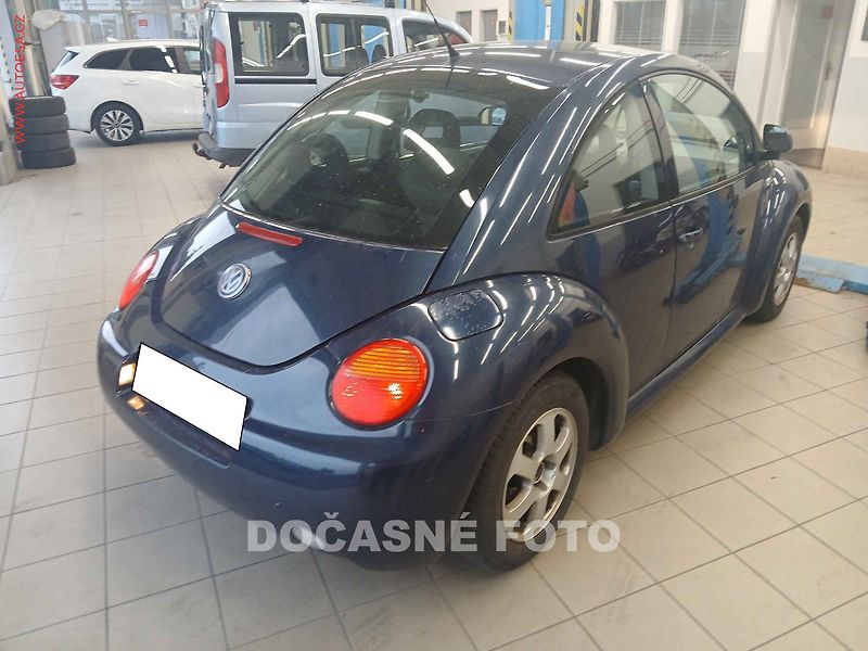 Volkswagen New Beetle (2000) 2.0i - fotka 2 z 3