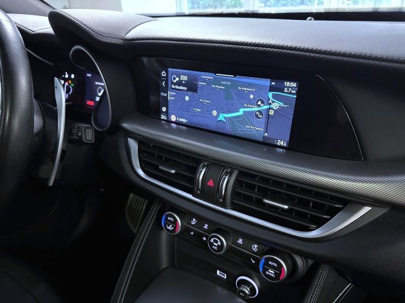 Alfa Romeo Stelvio (2020) 2.0T 280k AT8 ZF Q4 4x4 Veloce - fotka 11 z 22