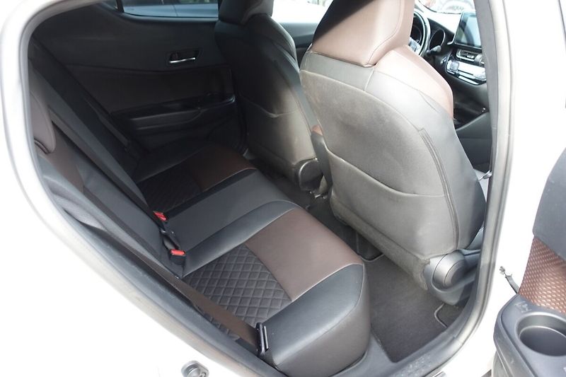 Toyota C-HR 1.2 Turbo 6M/T Executive Comfo - fotka 13 z 33