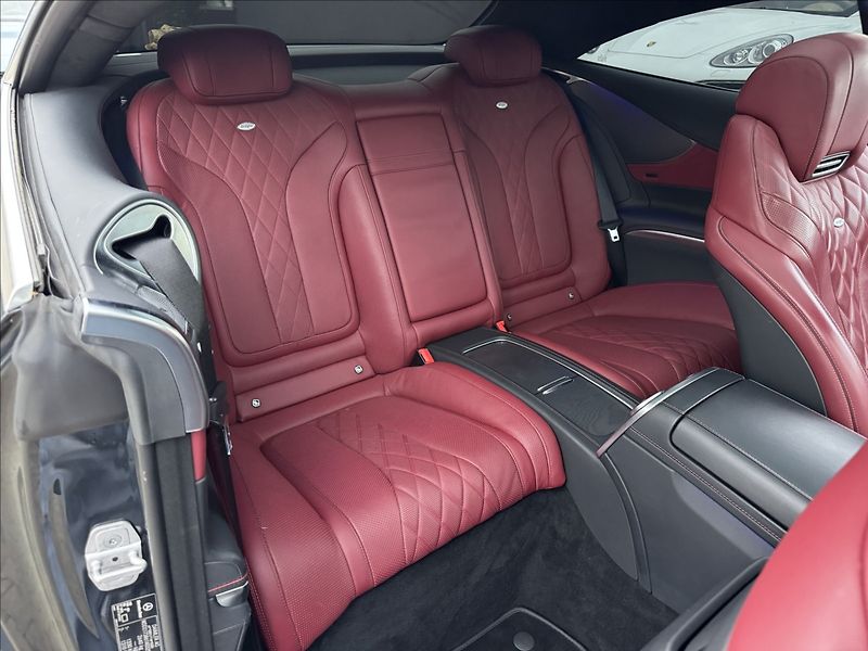 Mercedes-Benz Třídy S 560 4Matic AMG - fotka 33 z 37