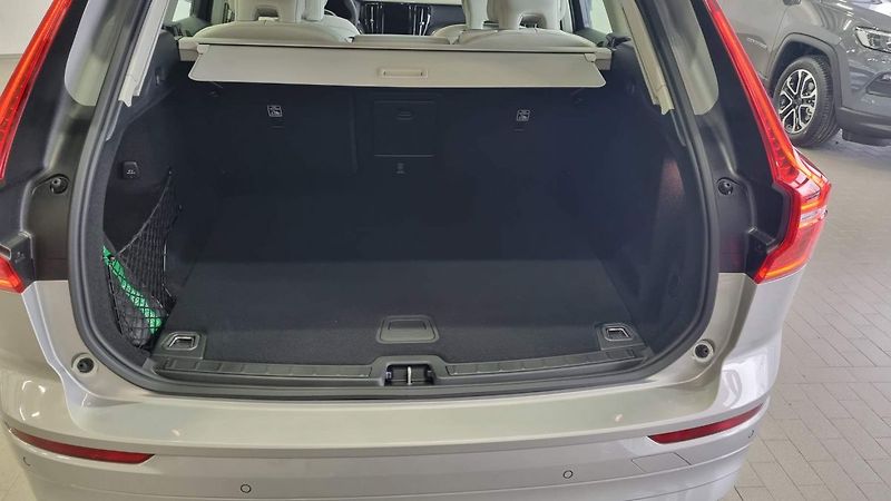 Volvo XC60 (2024) B4 2.0L 197+14 HP AT8 AWD CORE - fotka 8 z 21