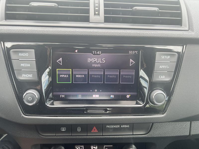Škoda Fabia 1.0TSi 70kw KAMERA TEMPOMAT - fotka 19 z 43