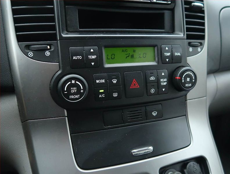 Kia Carnival (2008) 2.9 CRDi, 7 míst, nová STK - fotka 17 z 17