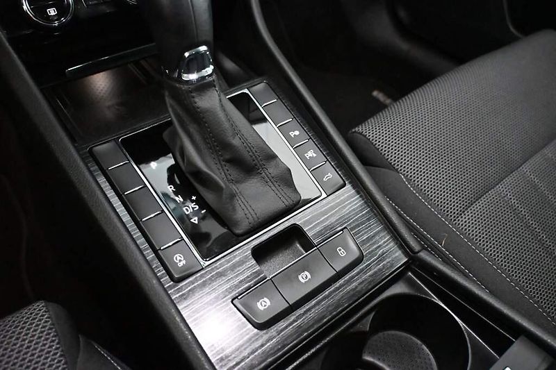 Škoda Superb (2023) 2.0 DSG STYLE Matrix LED VIRTU - fotka 21 z 38