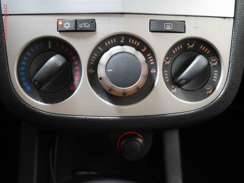 Opel Corsa (2009) 1.0i, AC - fotka 15 z 15