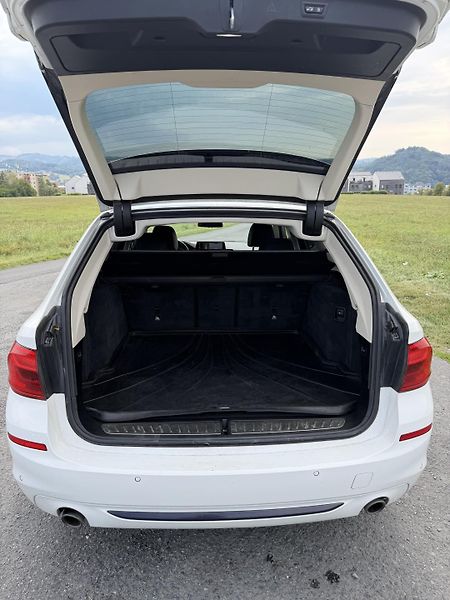 BMW Řada 5 (2017) 530 xDrive SPORT LINE, ČR - fotka 8 z 20