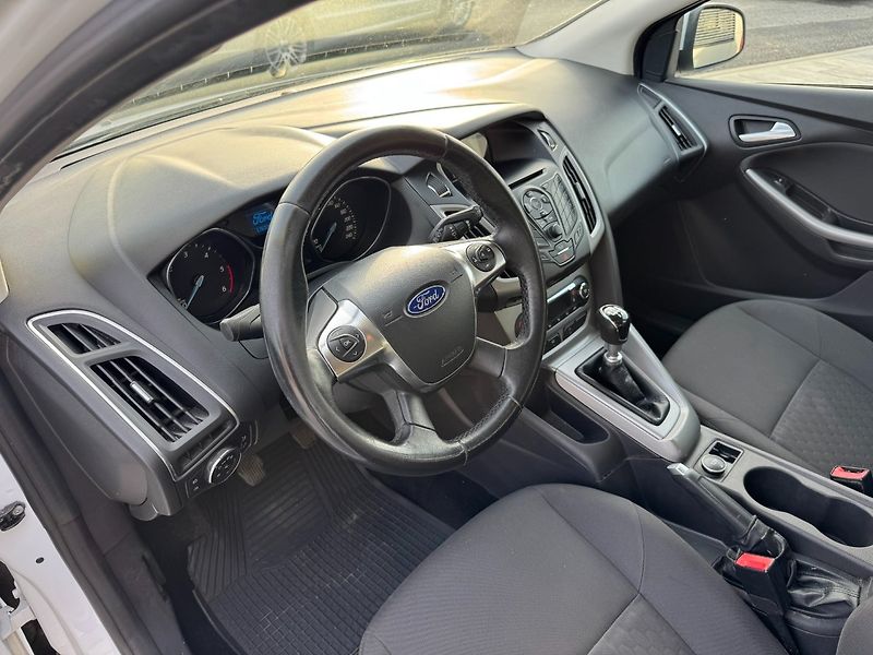 Ford Focus (2013) Trend 1.6 TDCi - fotka 11 z 29