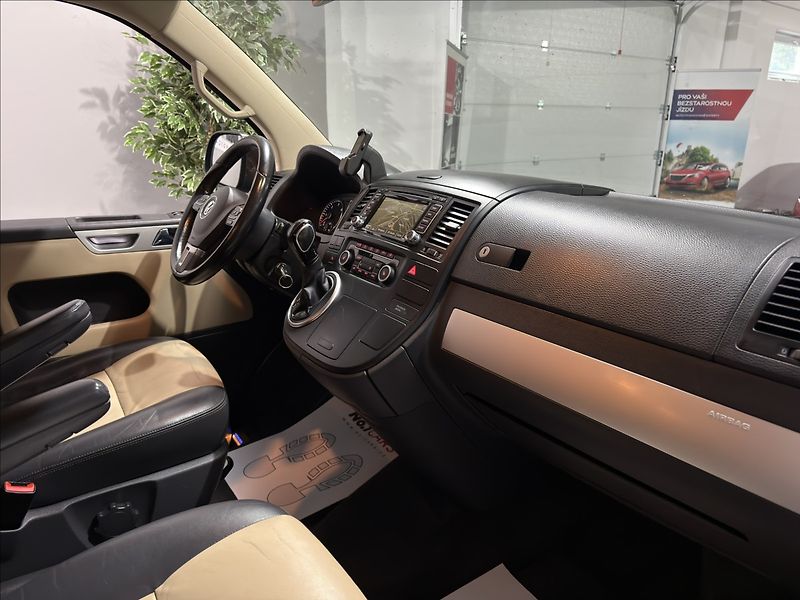Volkswagen Multivan 2,0   TDI DSG 4M INDIVIDUAL - fotka 18 z 45