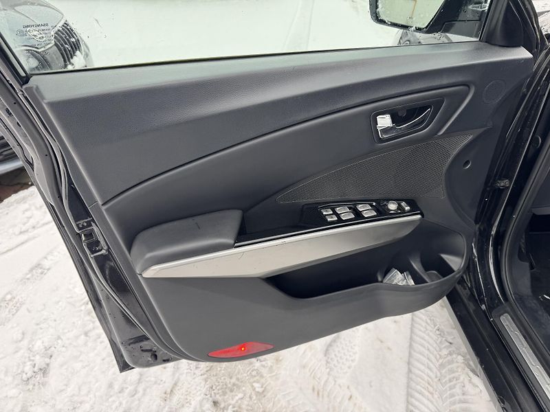 SsangYong Tivoli 1,6i 4x4 Automat - fotka 6 z 16