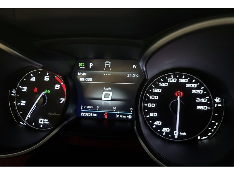 Alfa Romeo Stelvio (2019) 2.0 T 280k AT8 ZF Q4 4x4 Super - fotka 15 z 21
