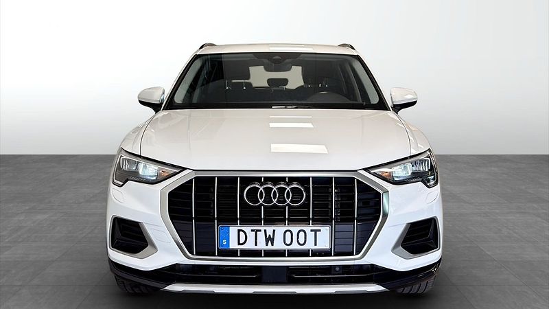Audi Q3 35TFSI NezTop LED Taž Cockpit - fotka 2 z 16
