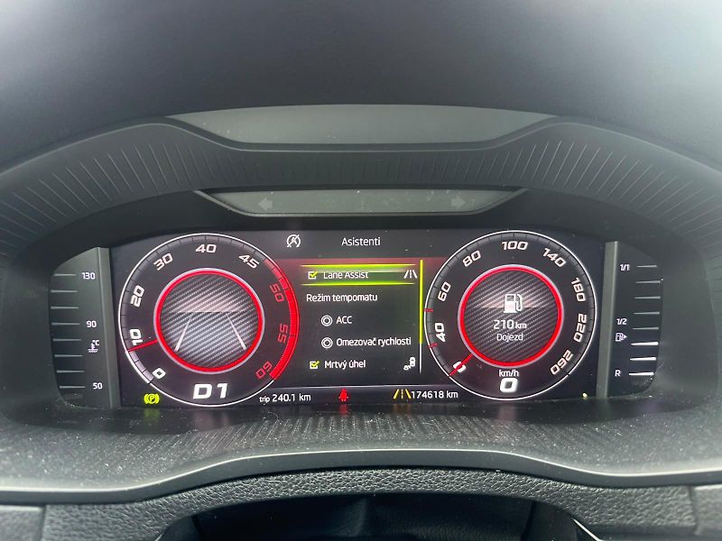 Škoda Karoq (2019) 1.6TDi, 85KW, SPORTLINE - fotka 29 z 30