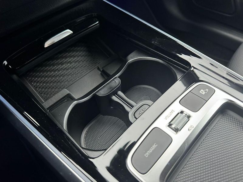 Mercedes-Benz GLB (2025) 200 d 4MATIC - fotka 15 z 25