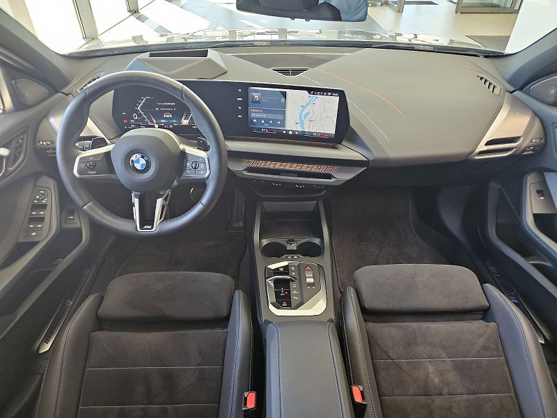 BMW Řada 1 1 Limousine 120 M Sport - fotka 18 z 28
