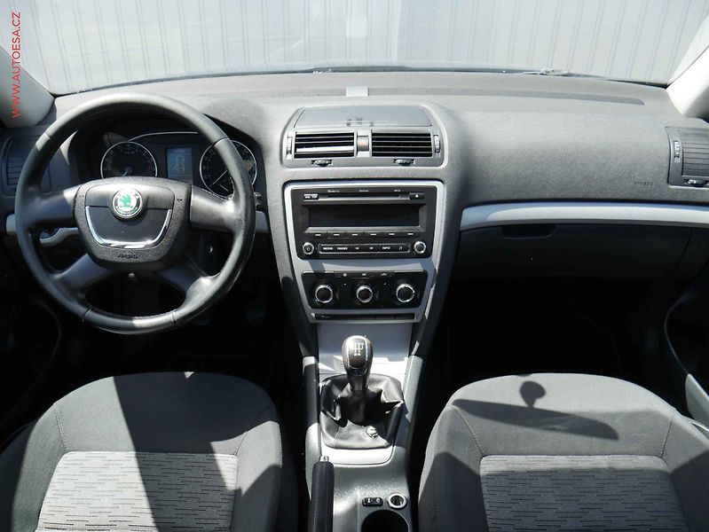 Škoda Octavia (2012) 1.6TDi, ČR, Ambition - fotka 8 z 16