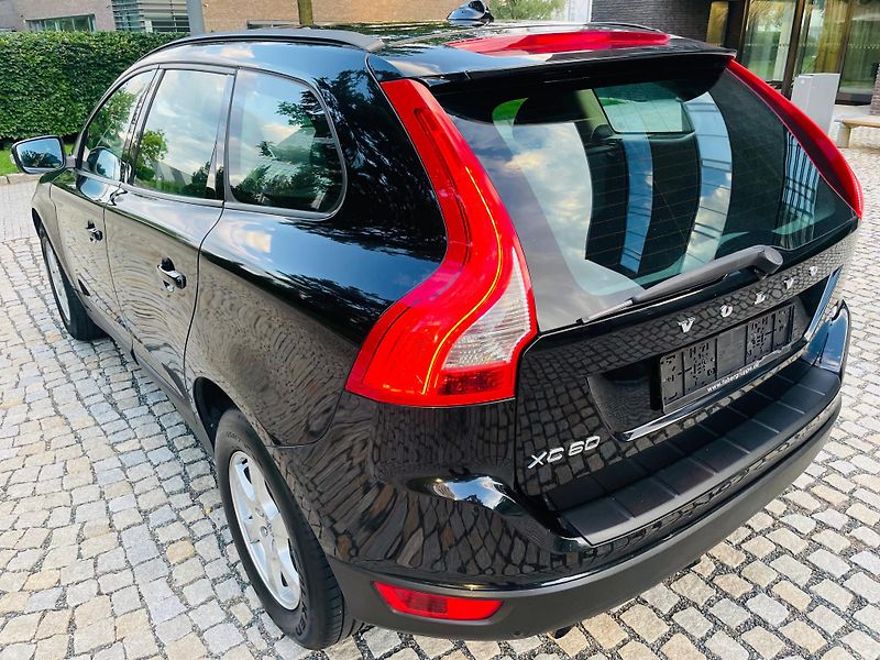 Volvo XC60 2.0D 5V MAN 1.MAJITEL SERVISKA - fotka 13 z 33