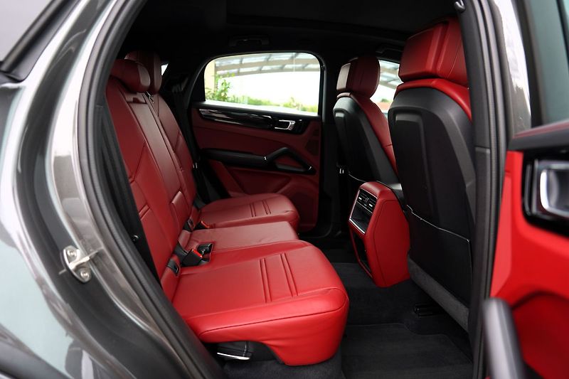 Porsche Cayenne 3.0 V6 Coupé/ČR/1.maj./340Ps - fotka 32 z 47