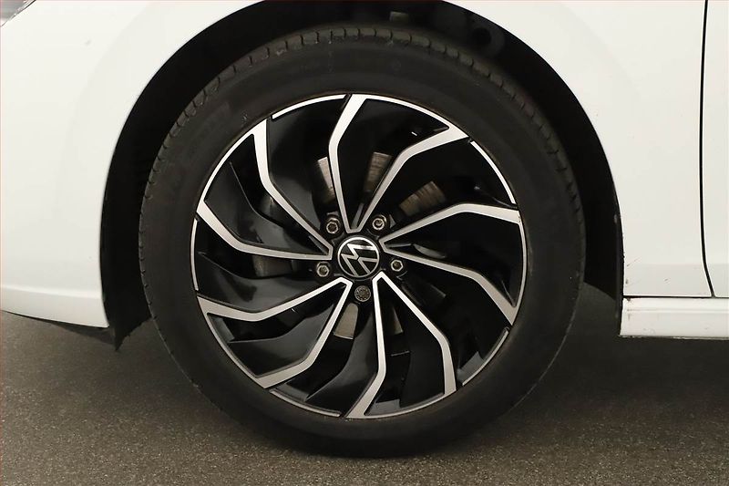 Volkswagen Golf (2022) Life 1.5 TSI - fotka 12 z 15