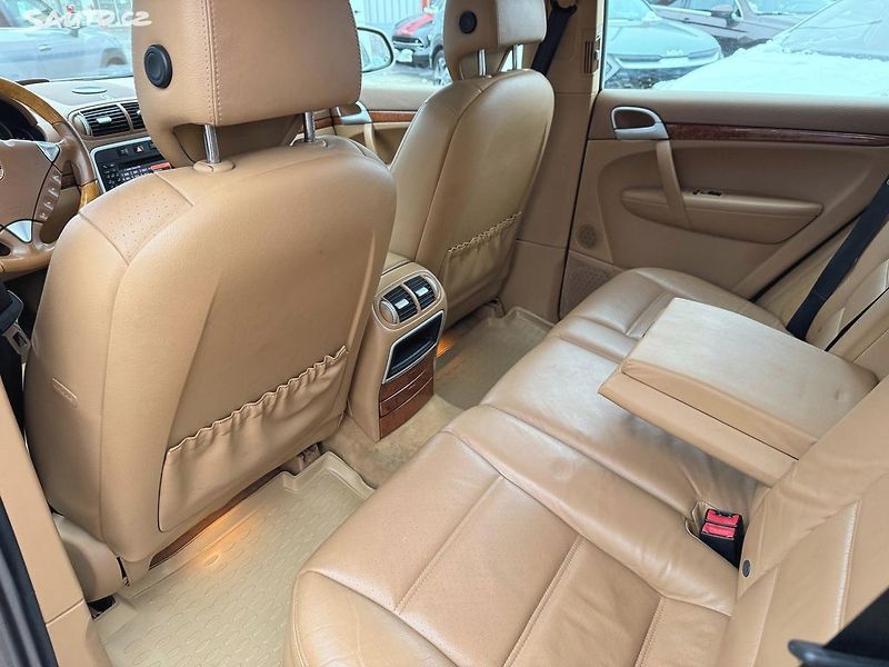 Porsche Cayenne 3.2 V6, 4X4, Automat - fotka 31 z 37