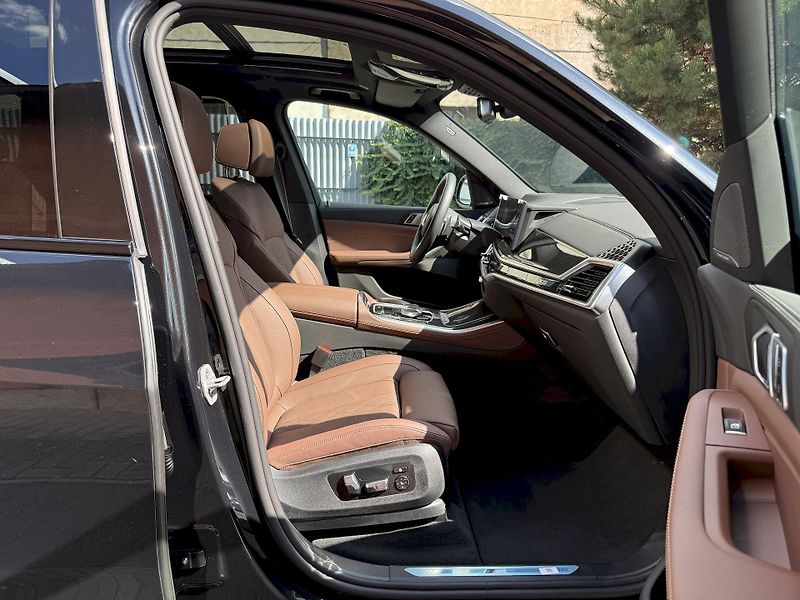 BMW X5 xDrive40d M-PRO Individual AIR - fotka 48 z 53