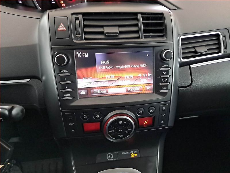 Toyota Verso (2016) 1.6 D-4D, Serv.kniha, Navi - fotka 12 z 20