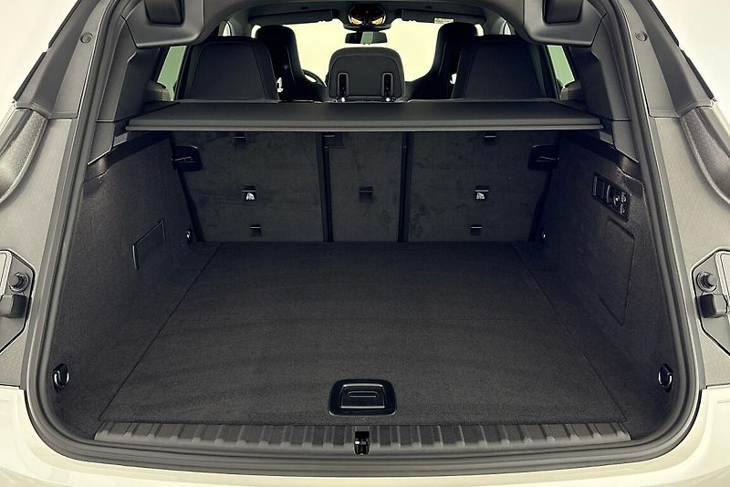 BMW iX xDrive45 - fotka 9 z 24