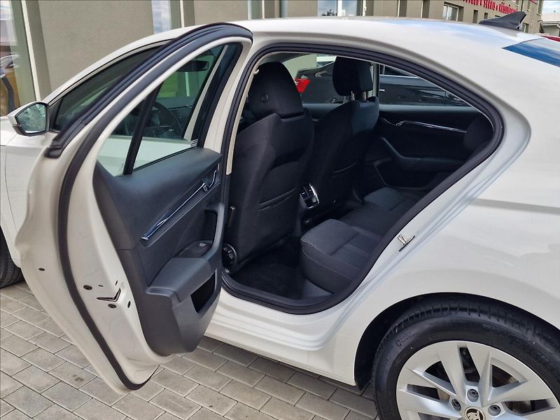 Škoda Octavia 2.0TDI DSG Style,ČR,1.Majitel - fotka 18 z 50