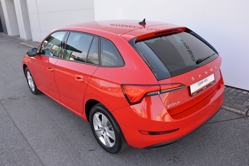 Škoda Scala (2020) 1.0 TSI 85 KW Ambition 125 LET - fotka 20 z 25
