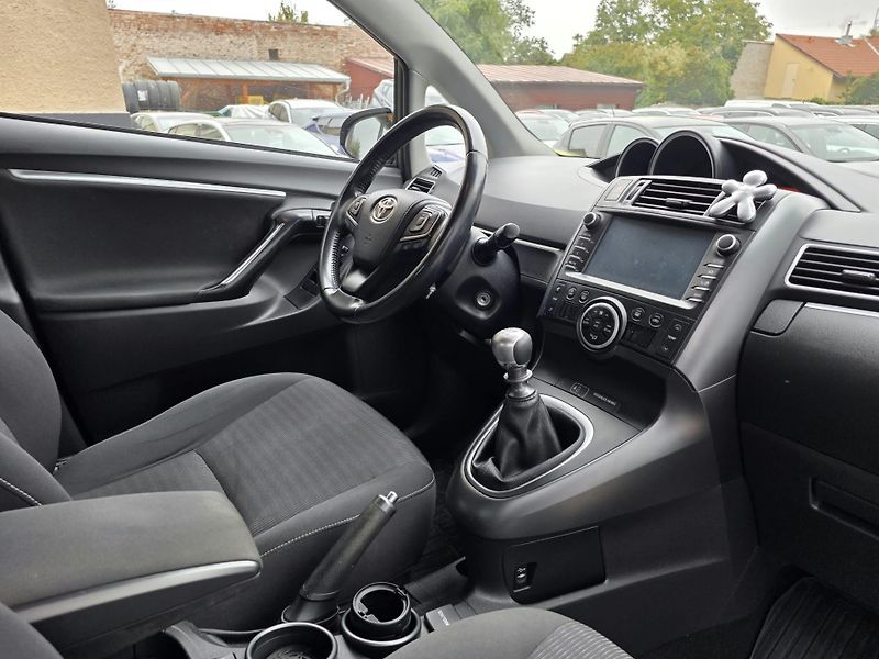 Toyota Verso 1.8-2+3SEDAD.NÍZKÉ KM-TOP STAV - fotka 23 z 27