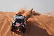 Účastníci Rallye Dakar zdolávají obrovské duny