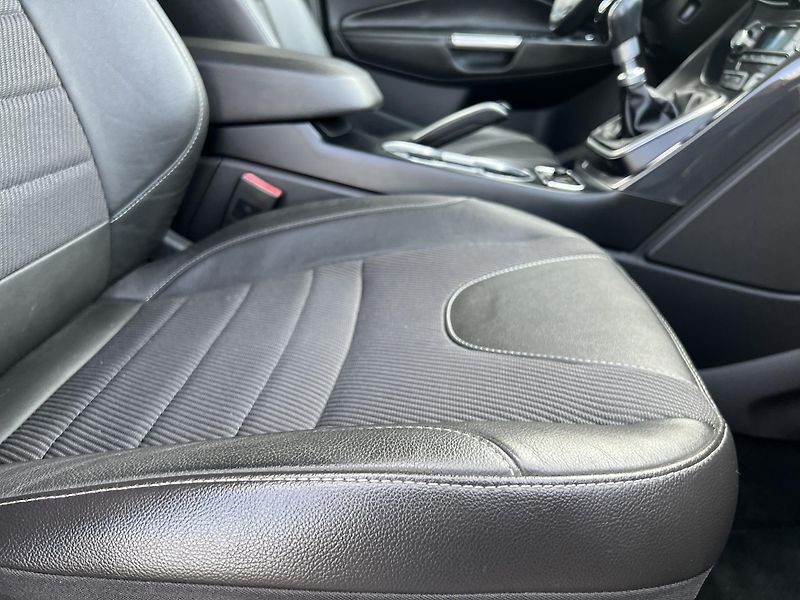 Ford Kuga 2.0TDCi 4x4 TEMPOMAT KLIMA ALU - fotka 32 z 41