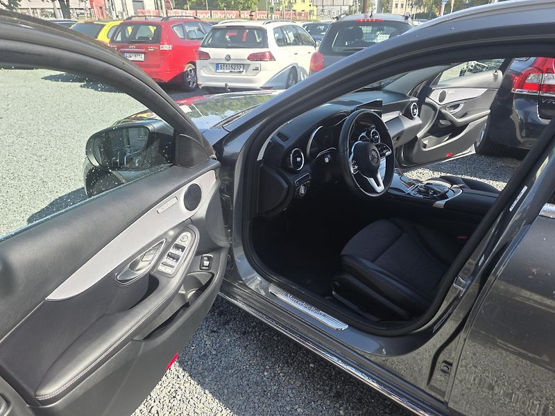 Mercedes-Benz Třídy C C200D 9G  Full LED Facelift  - fotka 14 z 23