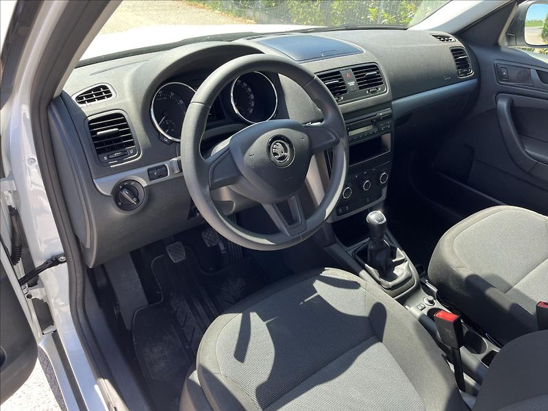 Škoda Yeti 1,2 TSi 81KW KLIMA 2x KOLA - fotka 9 z 37